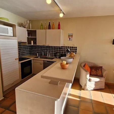 Appartement 4 Pieces Avec Piscine Et Garage A - Fr-1-780-44 *