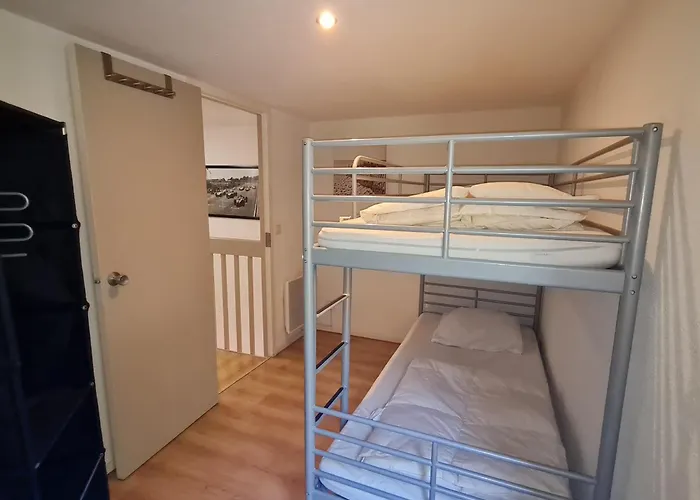 4 Pièces Avec Piscine Et Garage à - Fr-1-780-44 *