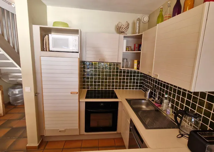 4 Pièces Avec Piscine Et Garage à - Fr-1-780-44